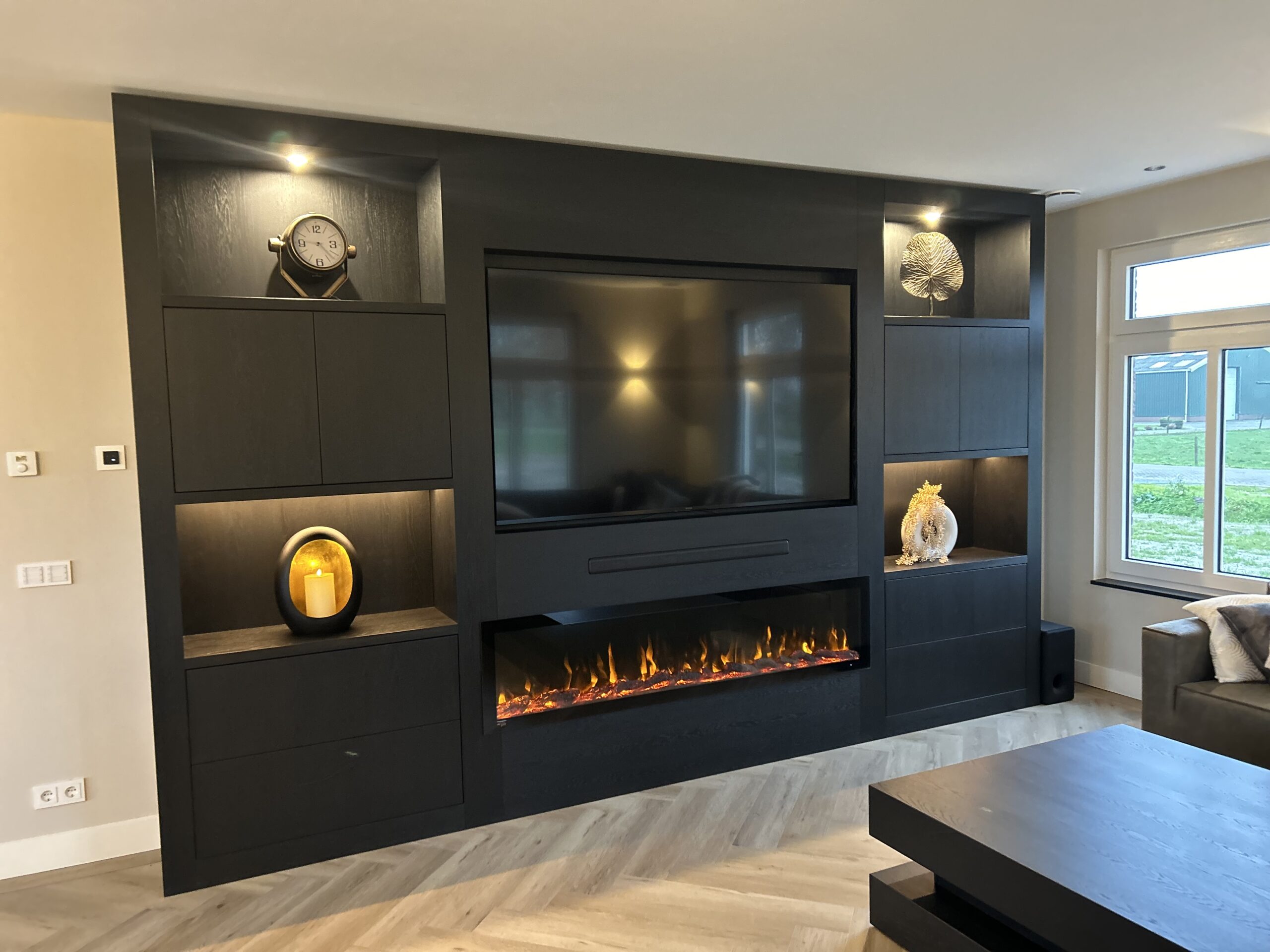 Sfeermakers , cinewall, haardmeubel,garderobekasten en meer